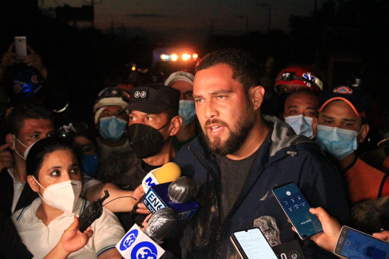 Ministro Durán confirma 25 rescates, 9 fallecidos y todavía 1 desaparecido tras deslave en Nejapa ministro-duran-confirma-25-rescates-9-fallecidos-y-todavia-1-desaparecido-tras-deslave-en-nejapa